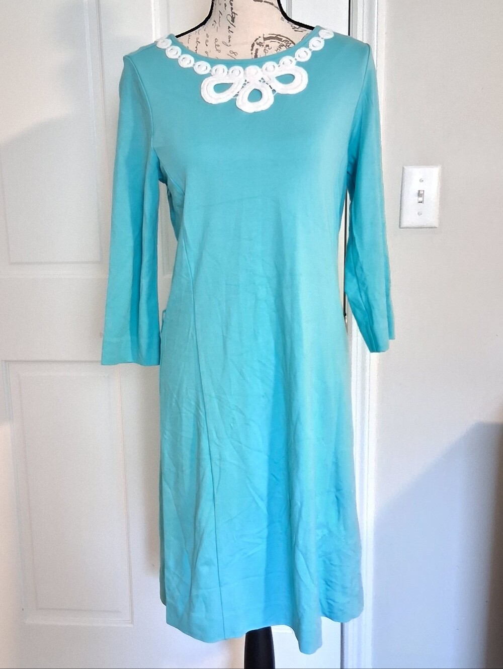 Lilly Pulitzer Aqua Blue Scoop Neck Dress with White Appliqué. Medium
